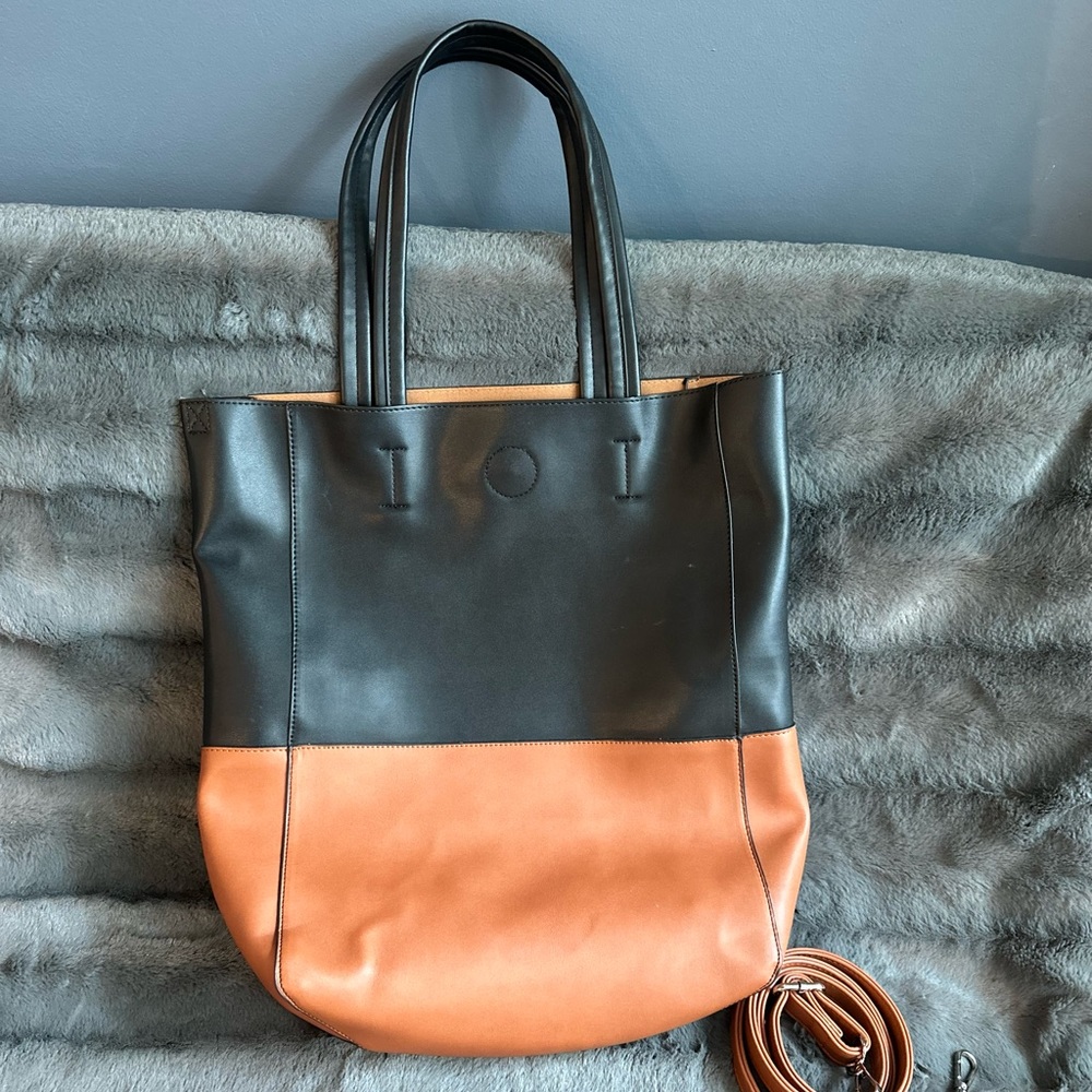 Simons Tote with Pouch (Free with purchase worth $200 or more)